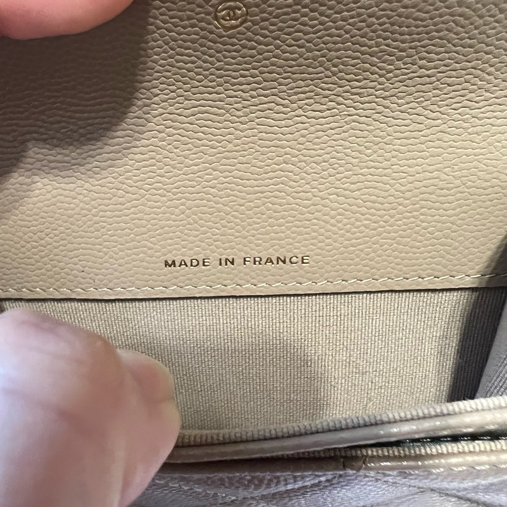 SOLD Chanel 22 A collection card holder - Picture 2 of 3